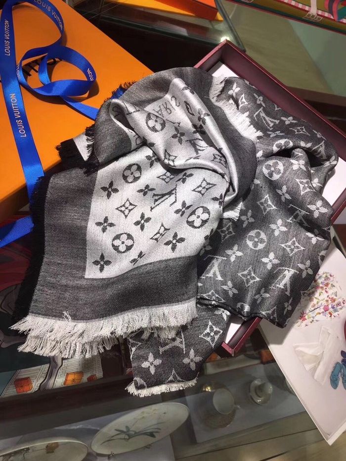 Louis Vuitton Scarf LVS00180